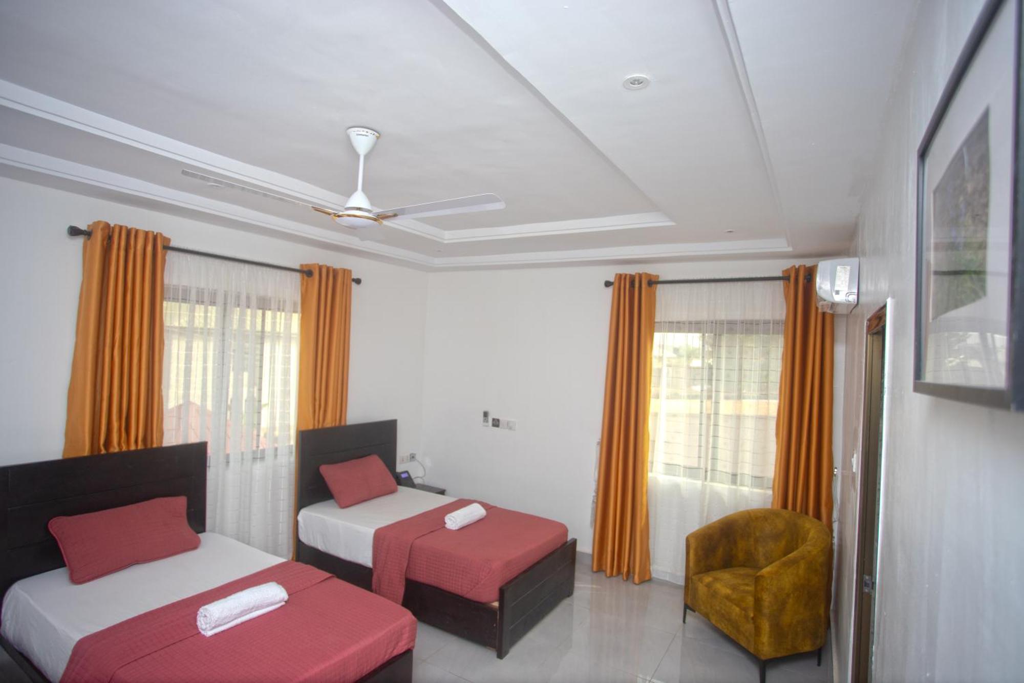 Labev Hotel Кумаси Экстерьер фото